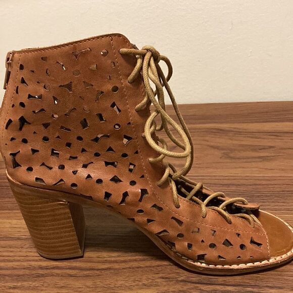Jeffrey Campbell Ibiza Handmade Perforated Leather Ankle Boots. Size 7. - Picture 2 of 6
